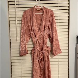 VICTORIAS SECRET faux silk kimono robe
